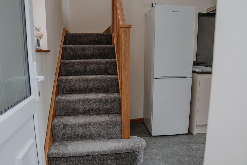 Lovely New 1 Bedroom Loft Apartment With On Drive Parking Trowbridge Ngoại thất bức ảnh